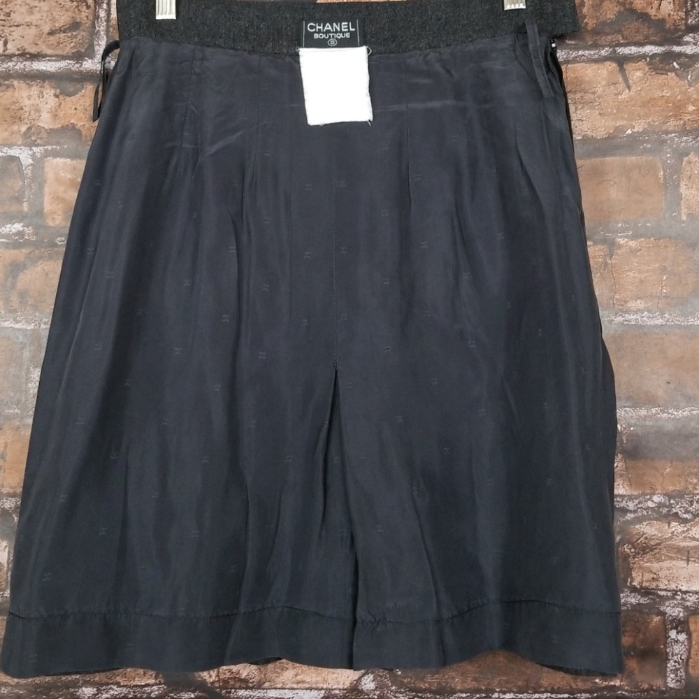 Chanel Boutique| Grey Wool Pleated Back Midi Skirt - Picture 3 of 7